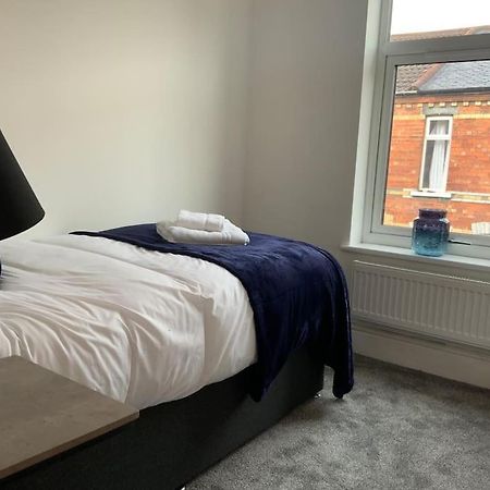 Centrally Located To The City Of Lincoln Exterior photo
