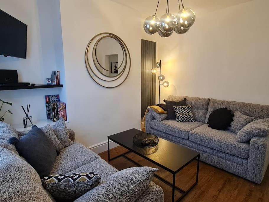 Centrally Located To The City Of Lincoln Exterior photo